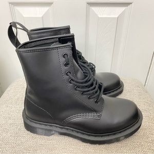 LIKE NEW - Dr.Marten 1460 Boots Mono Pascal Unisex Smooth Leather - size 6M